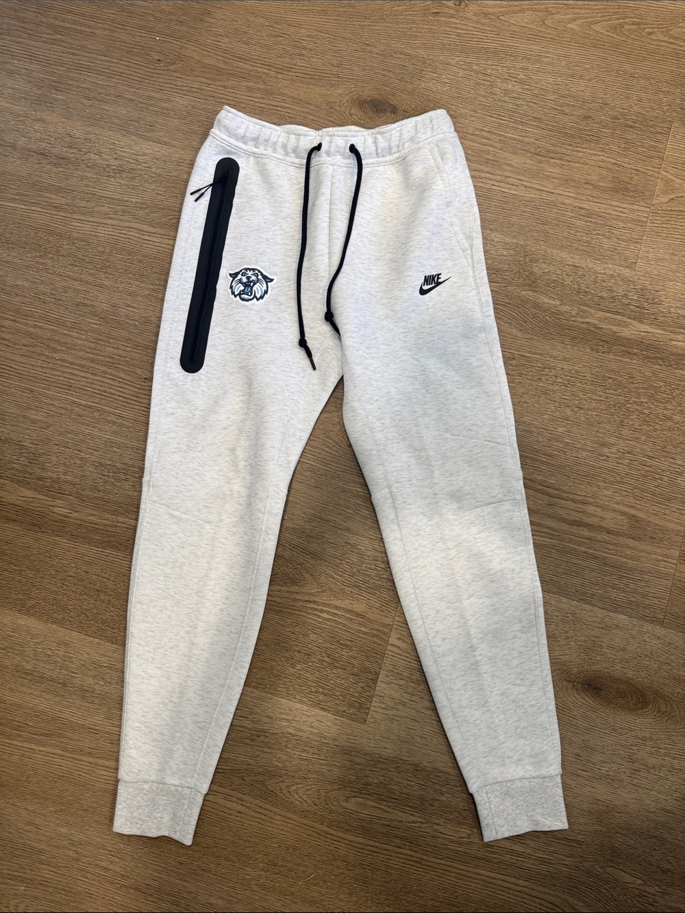 Nike Villanova University Light Gray Joggers  Slim Size Small NWT